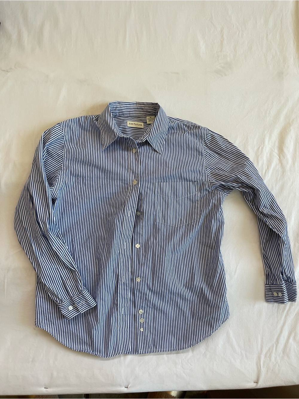 Ann Taylor Womens Navy Blue White Striped Cotton Button Down Shirt Blouse Size M